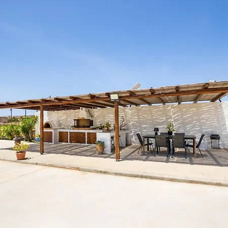 Cato Agro 5, Seafront With Private Pool Vila