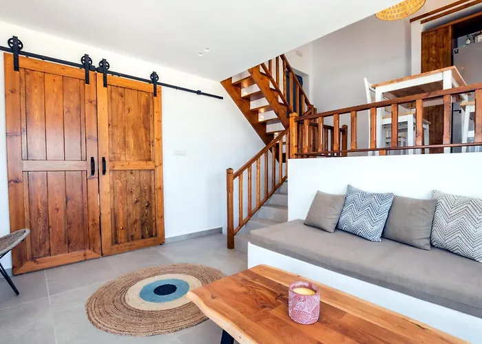 Cato Agro 5, Seafront With Private Pool فيلة Afiartis