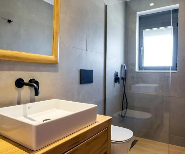 Cato Agro 5, Seafront With Private Pool فيلة *