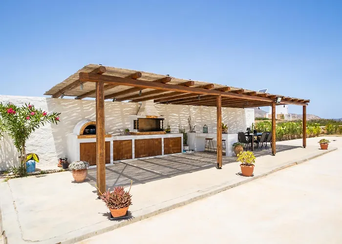 فيلة Cato Agro 5, Seafront With Private Pool *